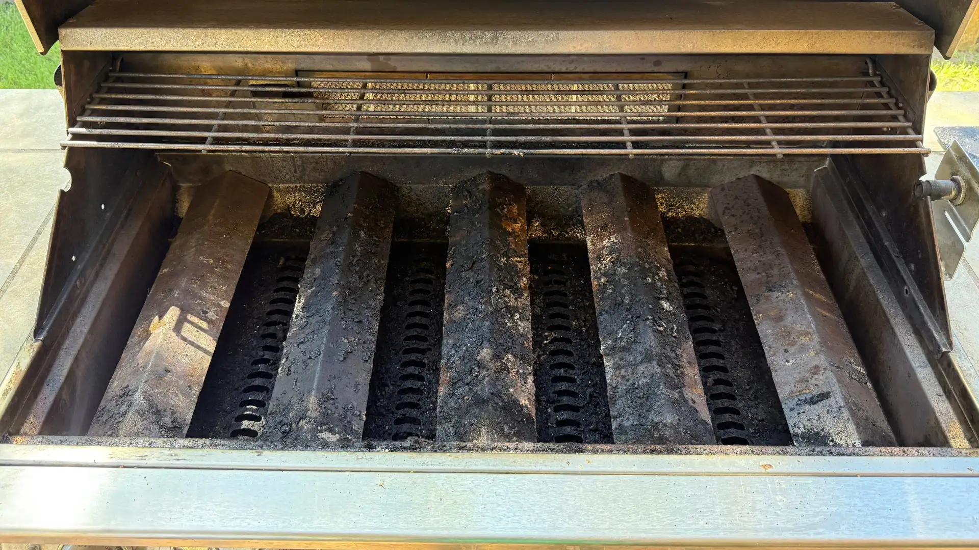 Dirty BBQ Grill Before